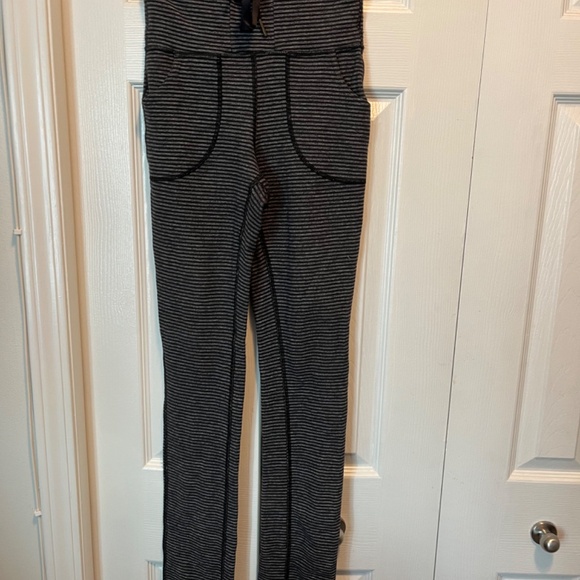 Lululemon size 4 leggings - Picture 2 of 11